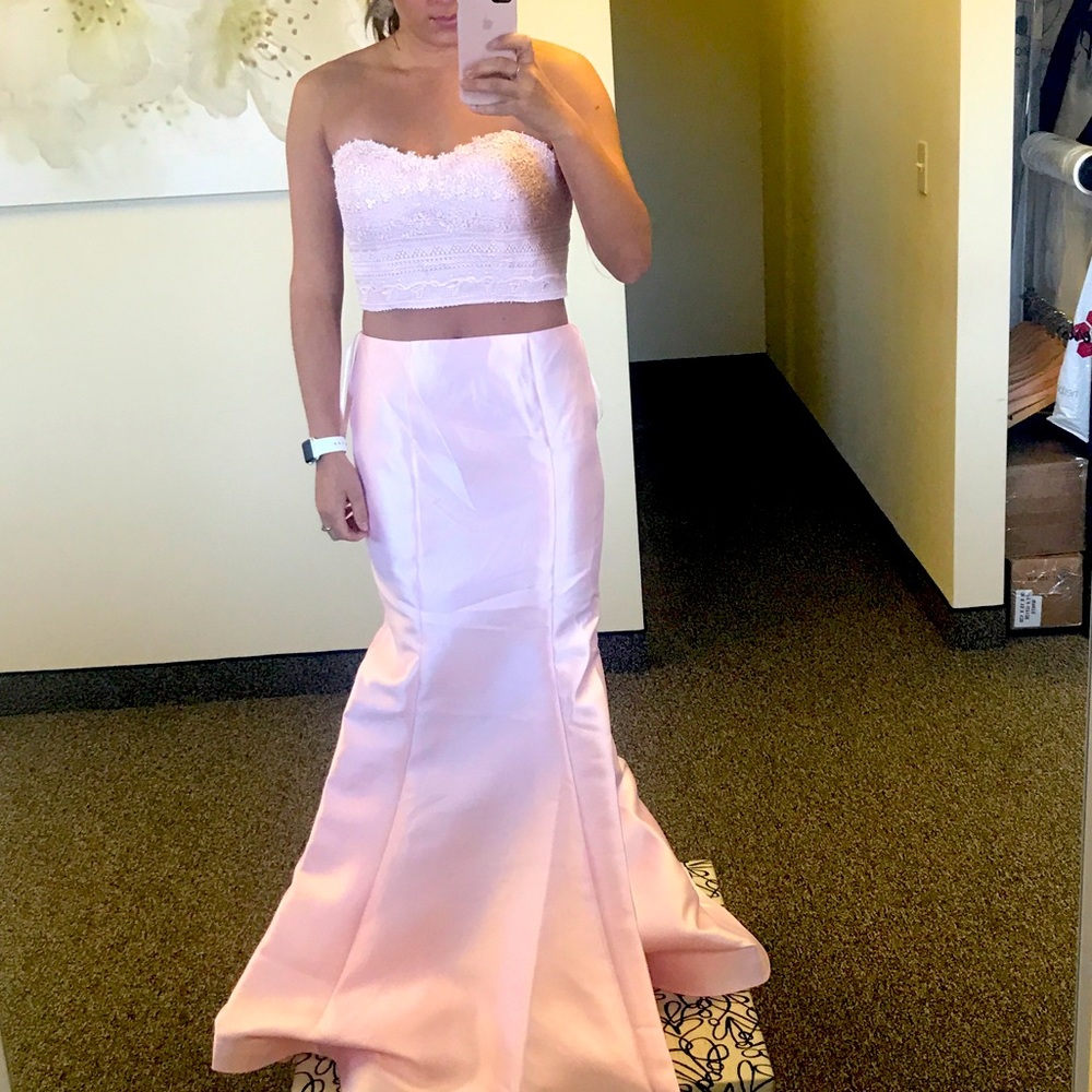 Junior prom dress- beautiful and comfy!